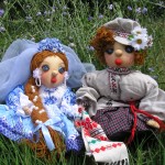 Куклы жениха и невесты с вязаными элементами